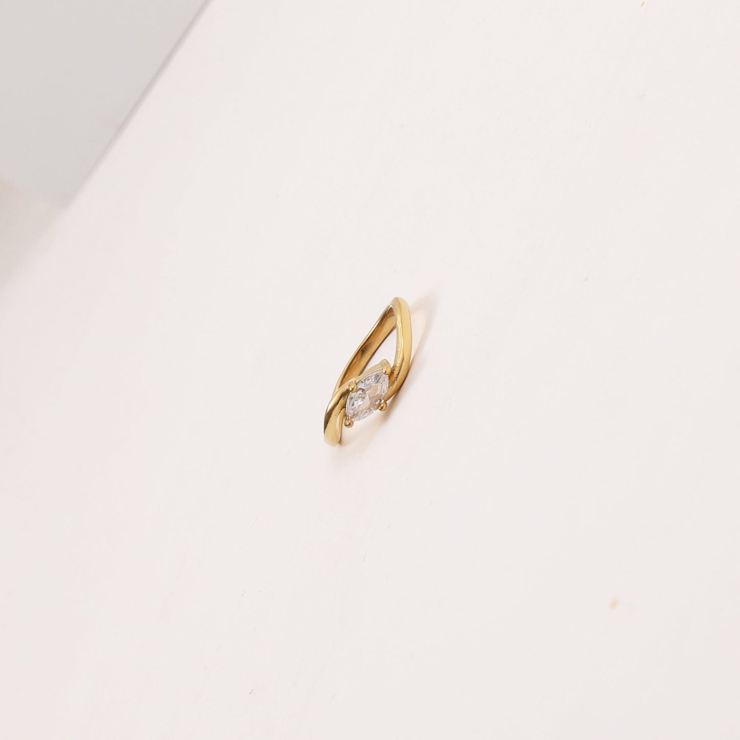 angel Eye Zircon Ring ladies gold