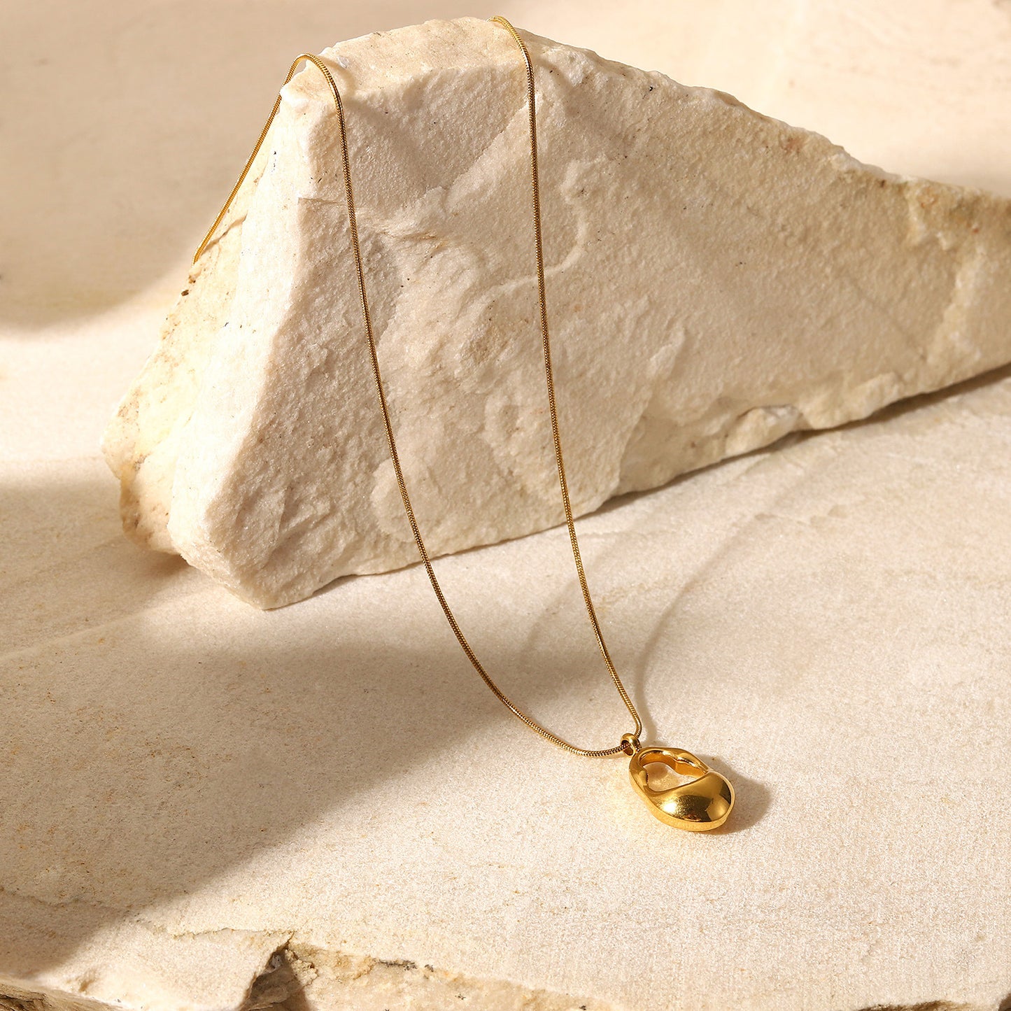 ladies Gold ocean Necklace