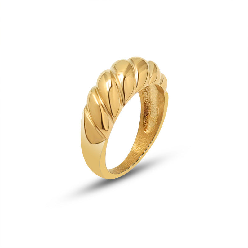 woman gold wavy ring